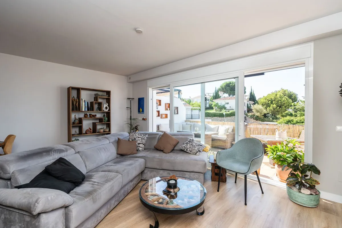 5198bd83-f8b5-4c2c-9152-388999621364