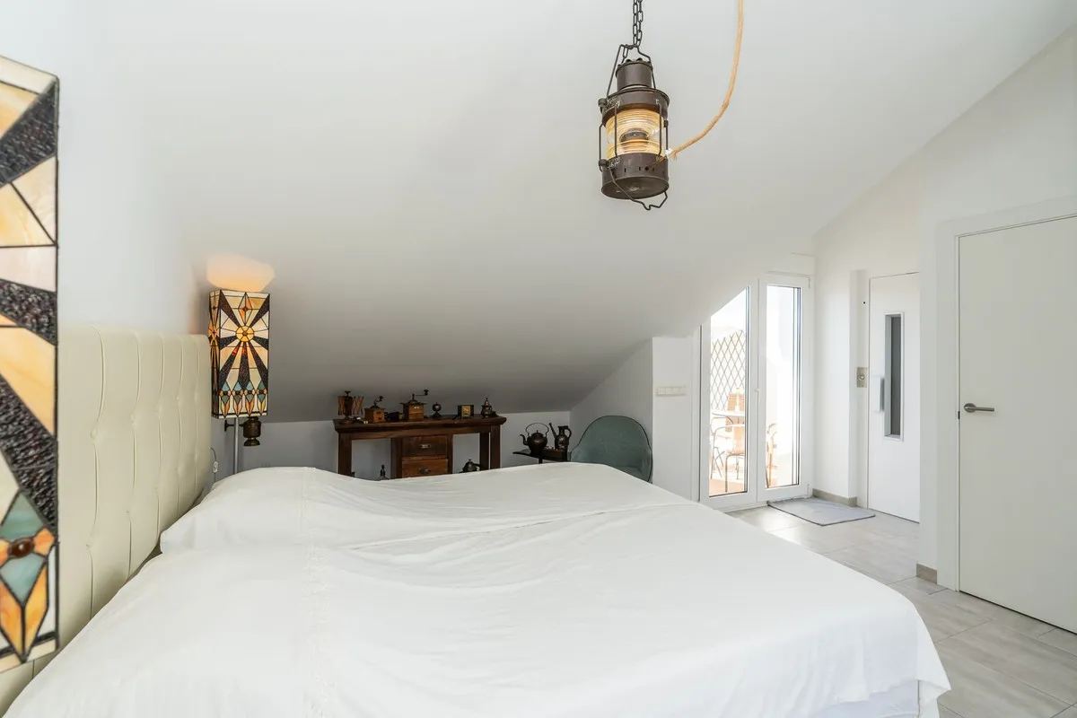 c2db33c7-0da0-476c-951f-071f4e512ddc