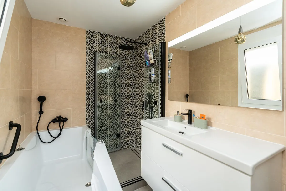 f5e63391-731b-4824-a726-8b67cbe001be