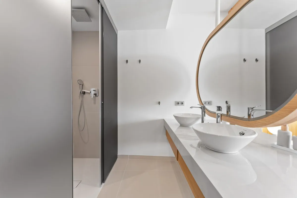 c2ca57d2-d310-46fa-9874-f55f8116484d