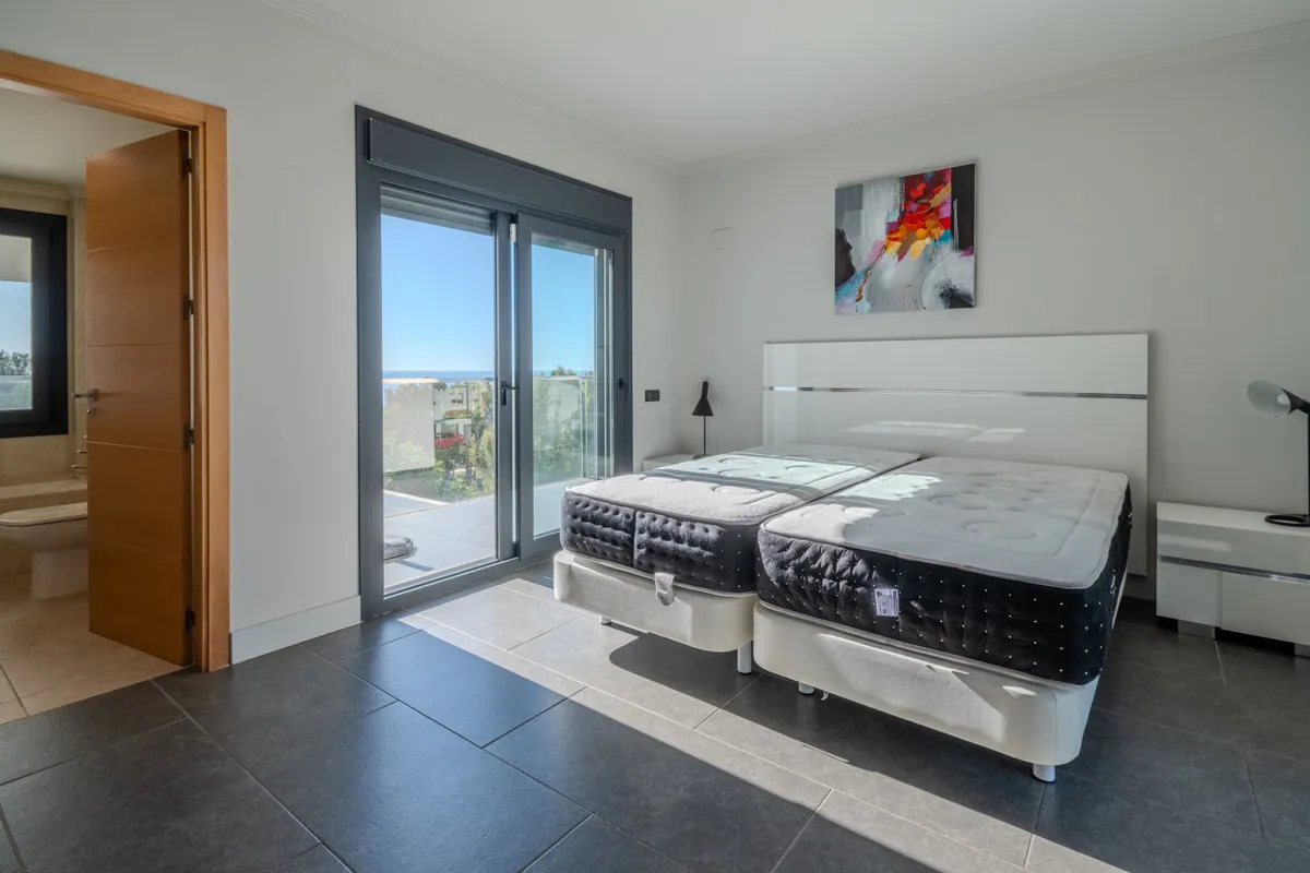 b5b69304-6c9f-46f7-8e5e-c771e7368983