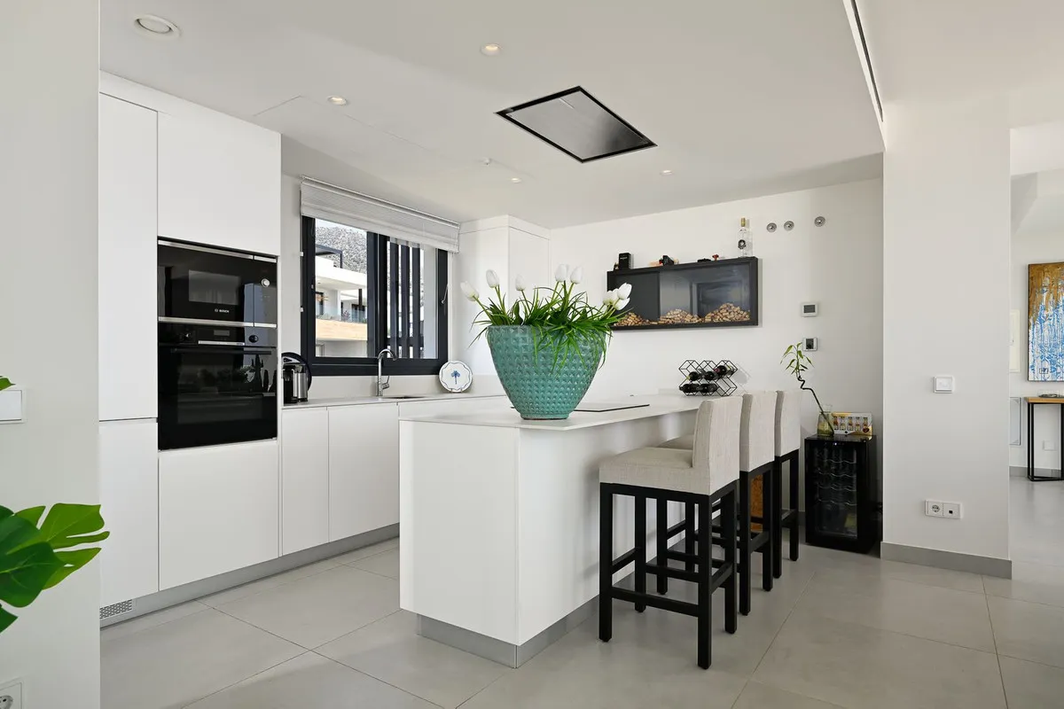 2d0b1d13-f468-4e34-b300-7adb94e449d3