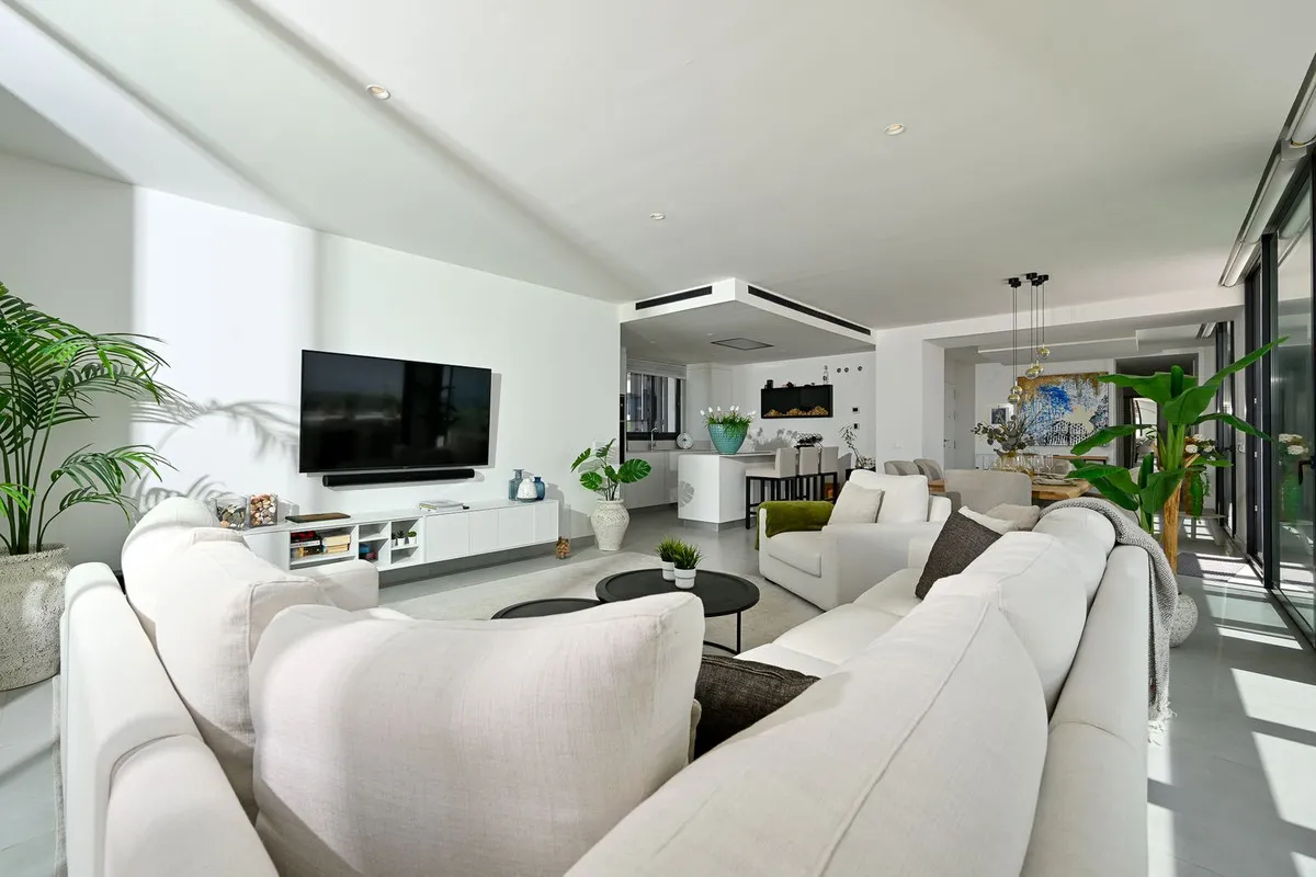 a8e494cb-9f4c-4194-8b0c-fd01bc1919bf