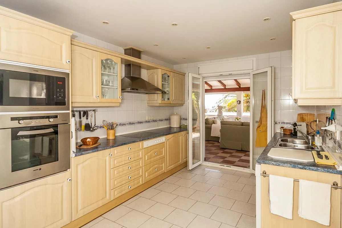 b3eaf672-ce33-40dc-956a-14ff07df7141