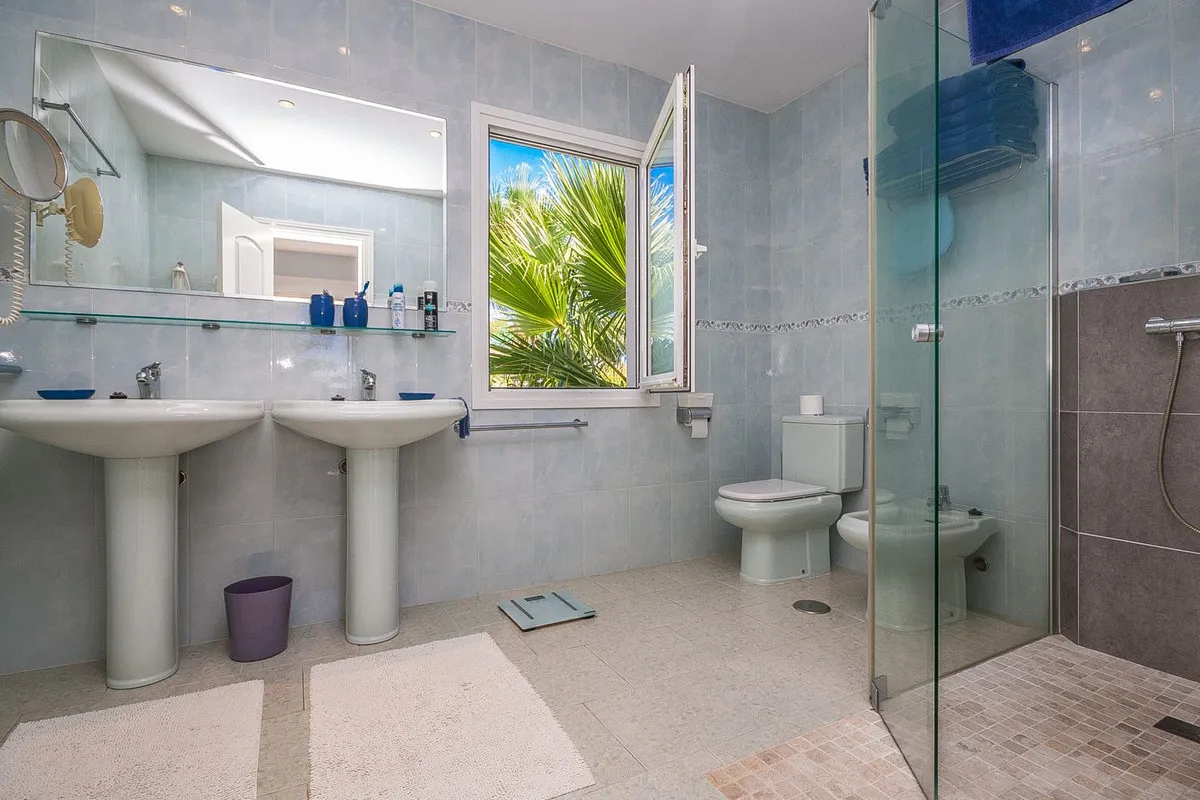 ea6eee20-2117-4b94-a2ce-dff75e238786