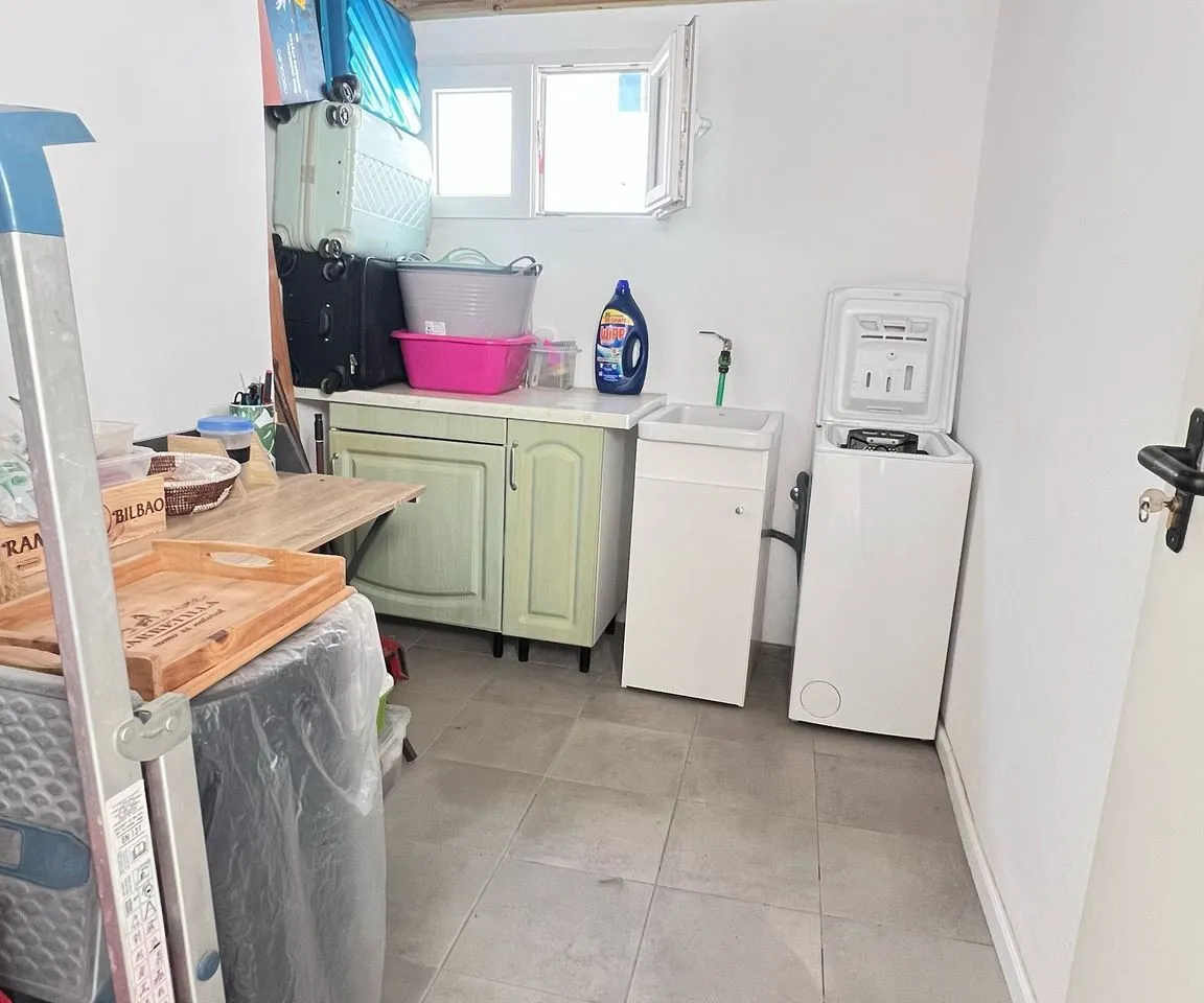 1f8d37ee-f3f3-4275-8a68-0578a6de1954