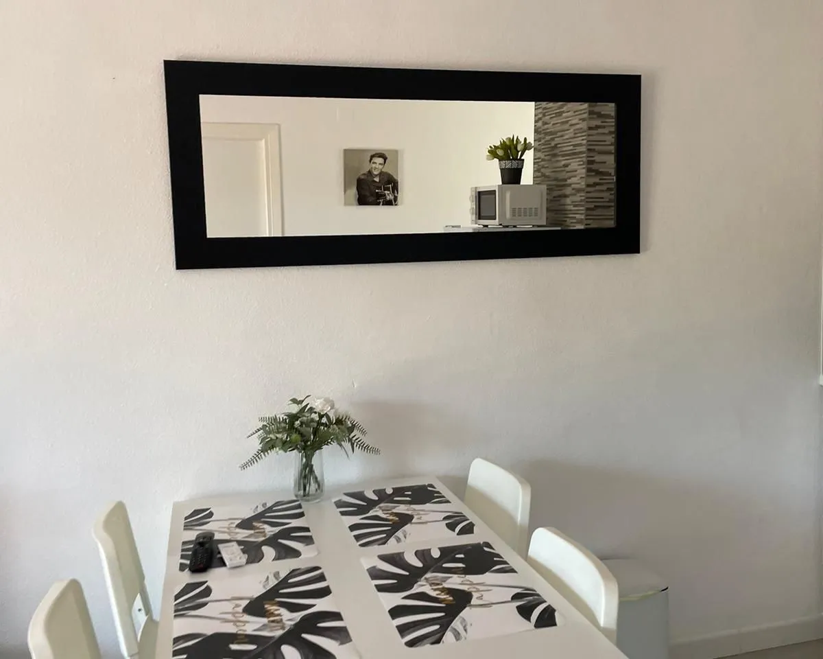 b09fde40-ff1d-4c57-9853-f6b226a593db