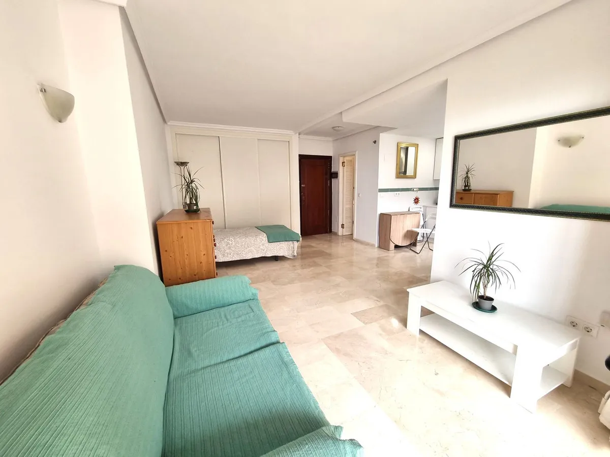 9d920149-788e-4fc8-8fc9-a12bd43dfa08