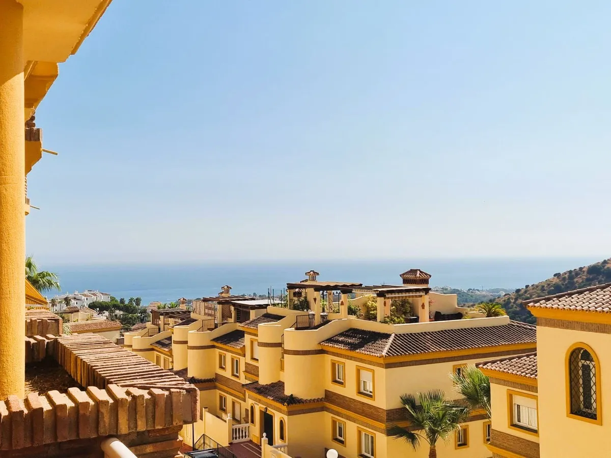 fb648548-2c1d-45d8-8029-773a6736e4b3