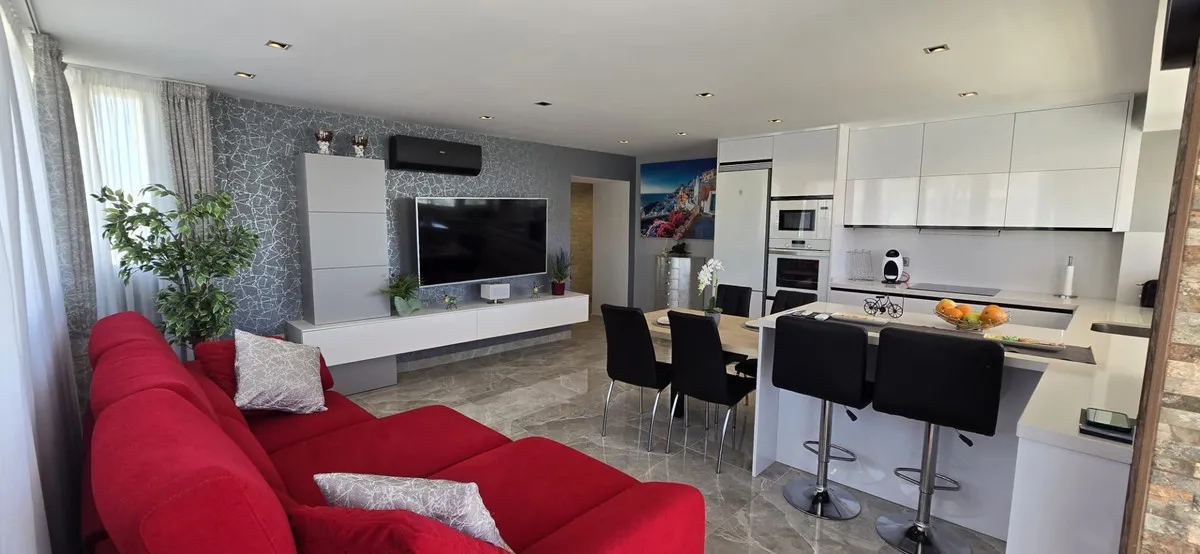 04a8b390-2901-4a64-b1dc-5fbc12905d4d