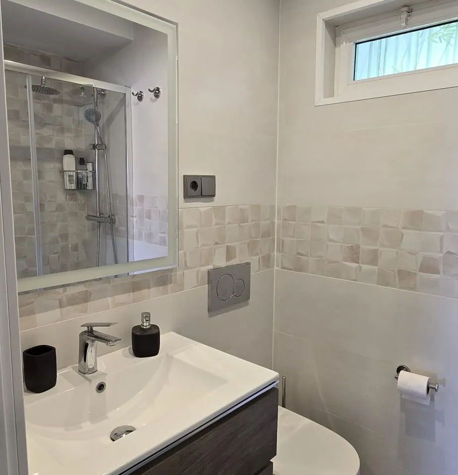 0cb6b0b5-4c3d-45a7-a2f5-e3b100f0b108