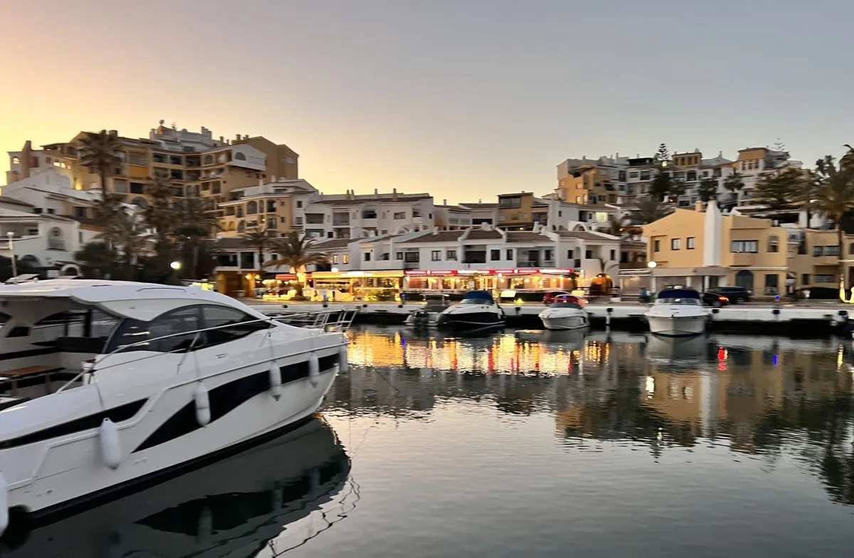 b97f2d47-3b99-404b-903b-39f1f3d8936b