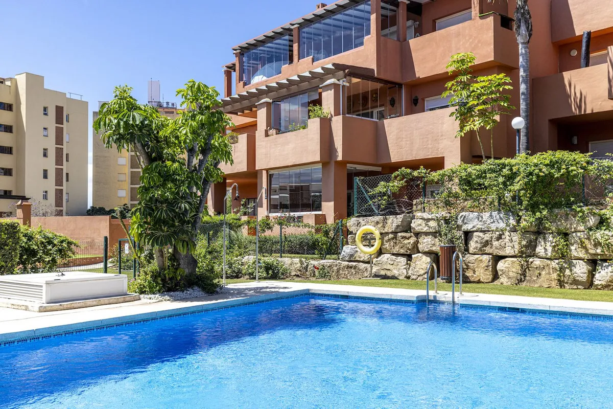 b2c1b0ad-1730-4c77-a977-0b75b4d74e08