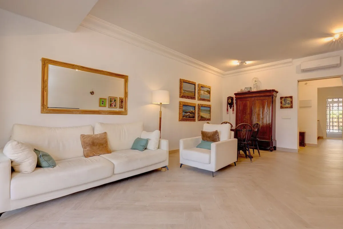 b96bbd9e-aab3-4a87-ab00-2e80011ddafe