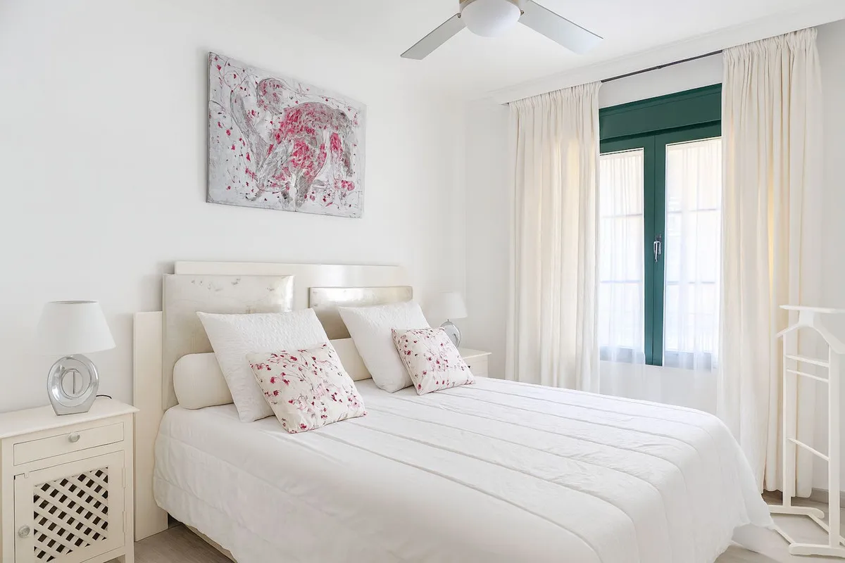 7733528b-d7b1-408d-a2d9-9033dd54ef7d