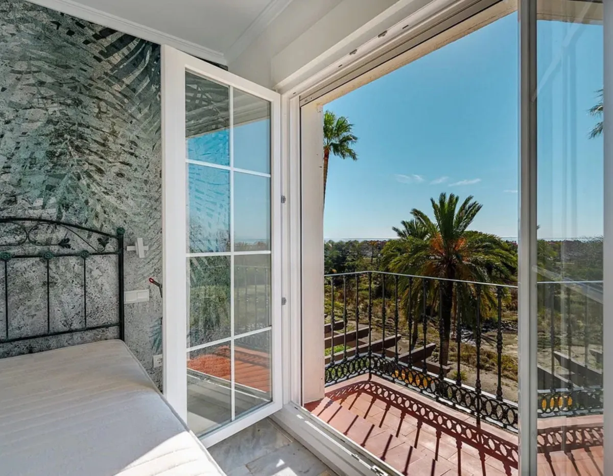 9ba65b59-ab3d-414c-9f90-887d9fd33c2e