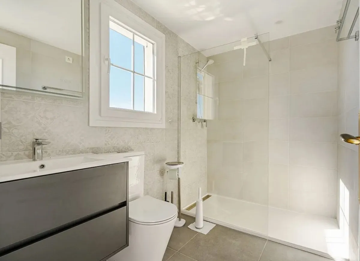 e3496faf-3dd5-4db3-8f53-0082dd681967