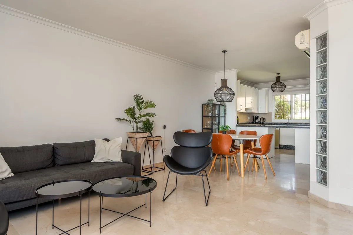 d430d008-7cf4-42c9-98f8-4c590f383fde