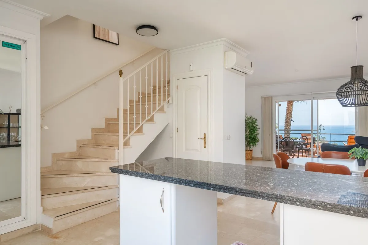 d77dfc09-2a04-4b52-b53e-7e8309318ee6