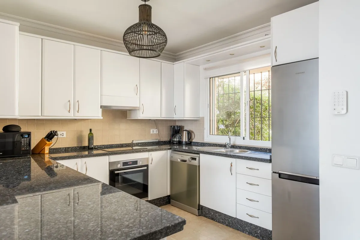 f019aef2-5b27-42f0-bbfa-7eadfebe3339