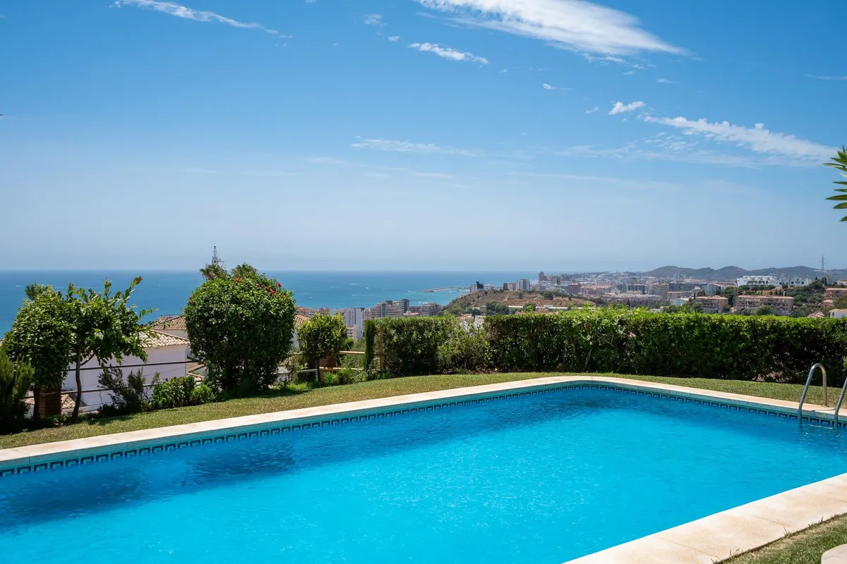 f01ca880-2366-41eb-b77e-1931c65d0e95