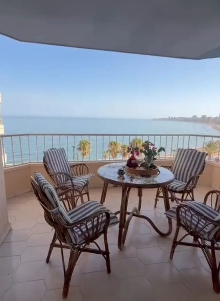 b277b955-4e8b-4c39-af8d-9855e7ce8e71