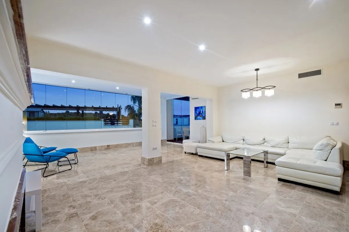 233f08fd-121b-43b9-893d-d84b4aace21a