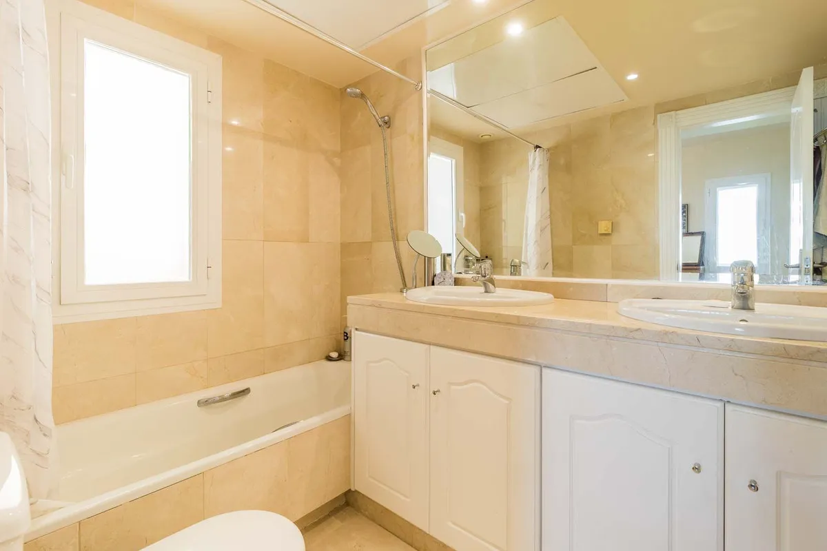 2eae7c77-2e1f-43d2-9178-193408a65186