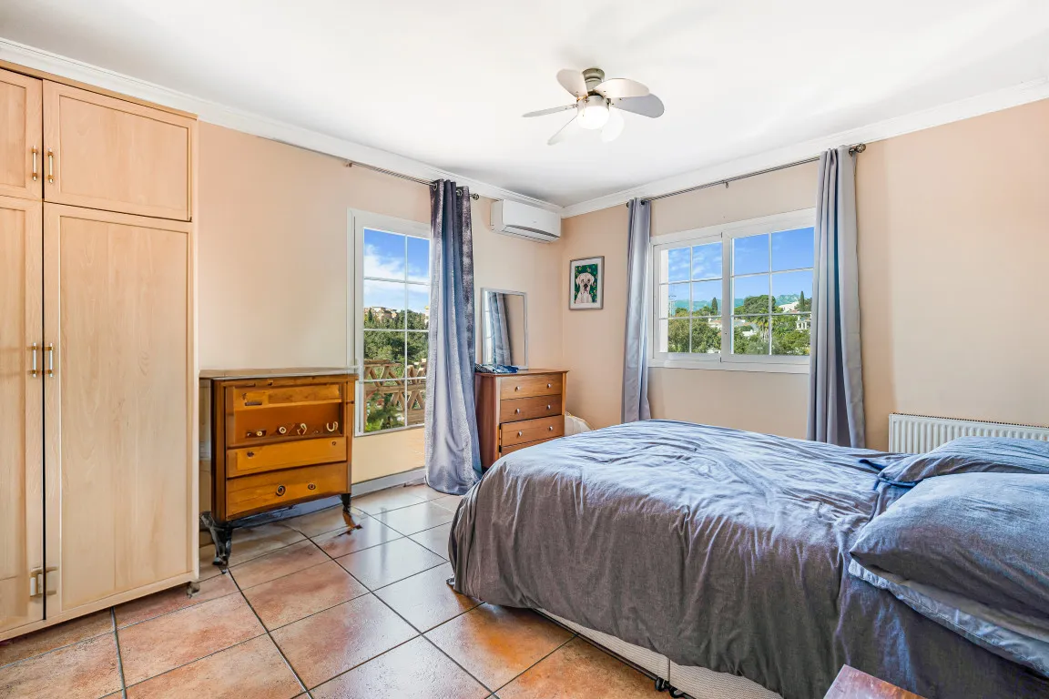 0951a4aa-dc4d-43c4-bfe7-318d14d32595