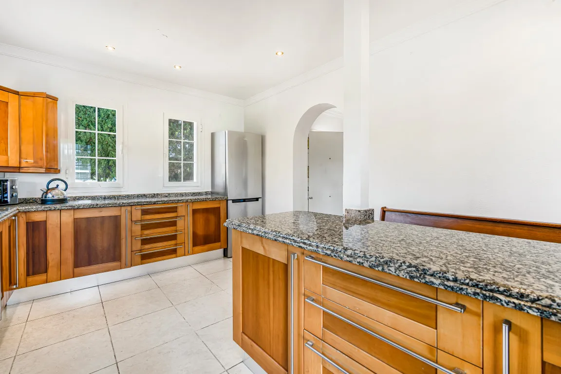 1b2d8dc4-4858-4638-af92-1b372a8e2272