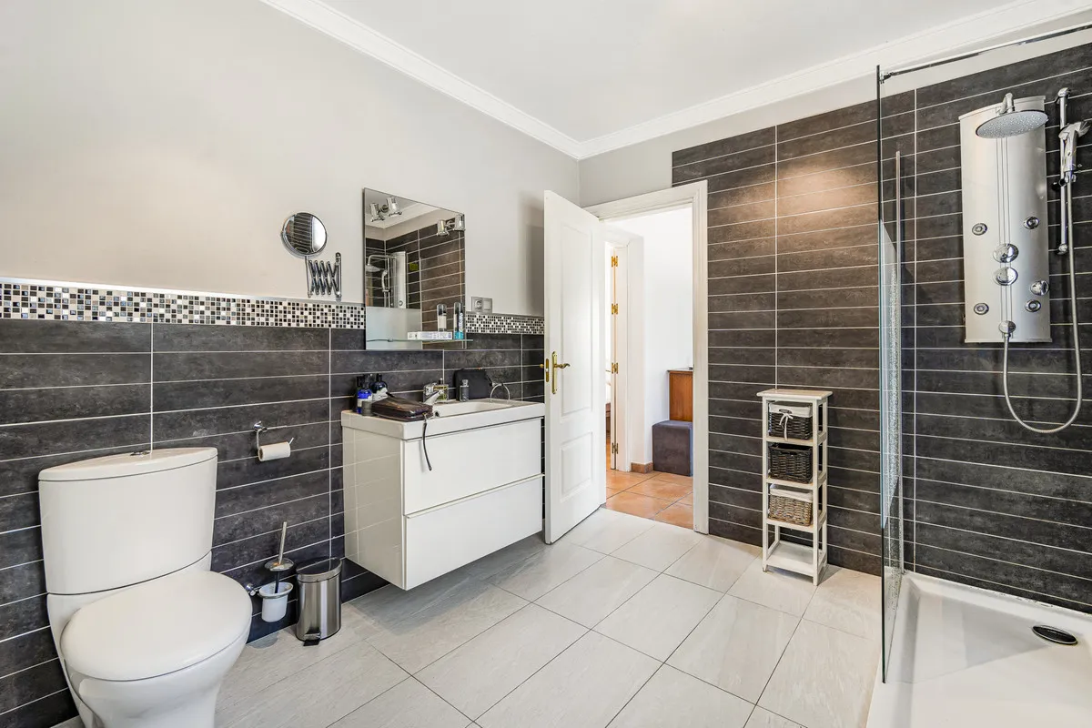 239ce1ba-7b88-4307-a416-98ace1b7f25f