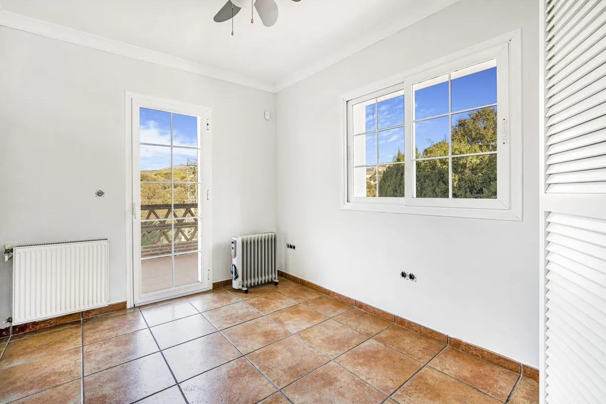 f128a589-5764-40e9-a3e9-1bb5d98e8c32