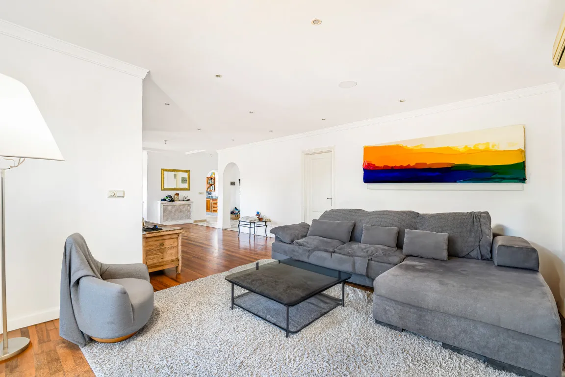 f1c04c54-906a-483a-b5ae-33d45a1ca572