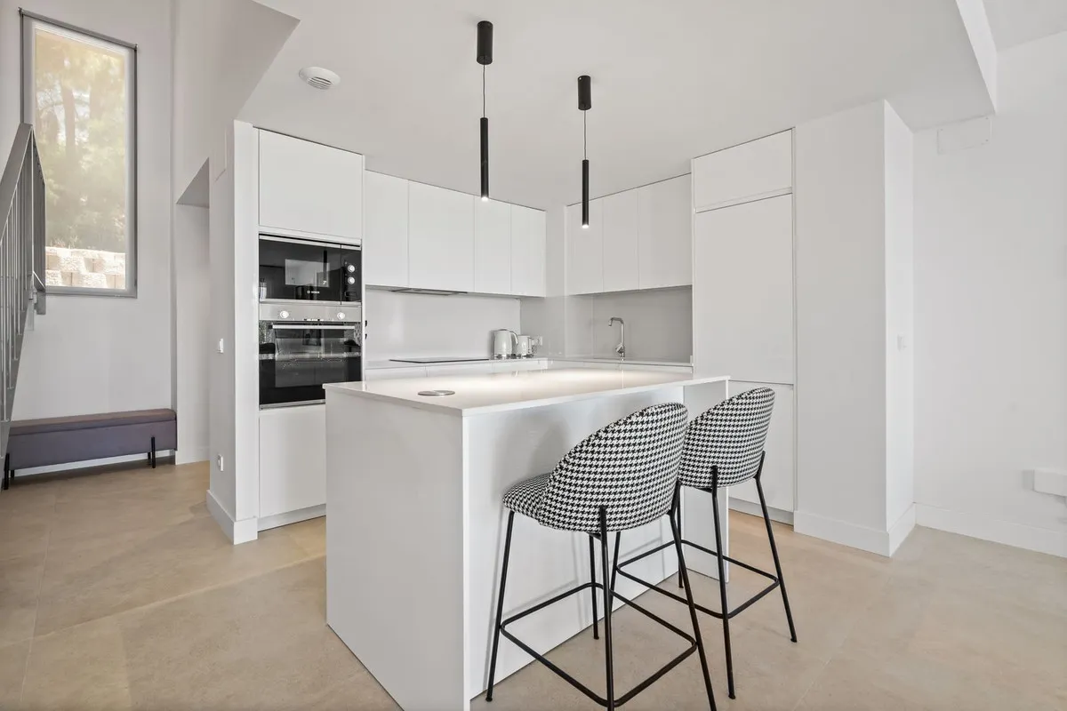 2f66e0c6-042b-445f-a063-9be5319615a5