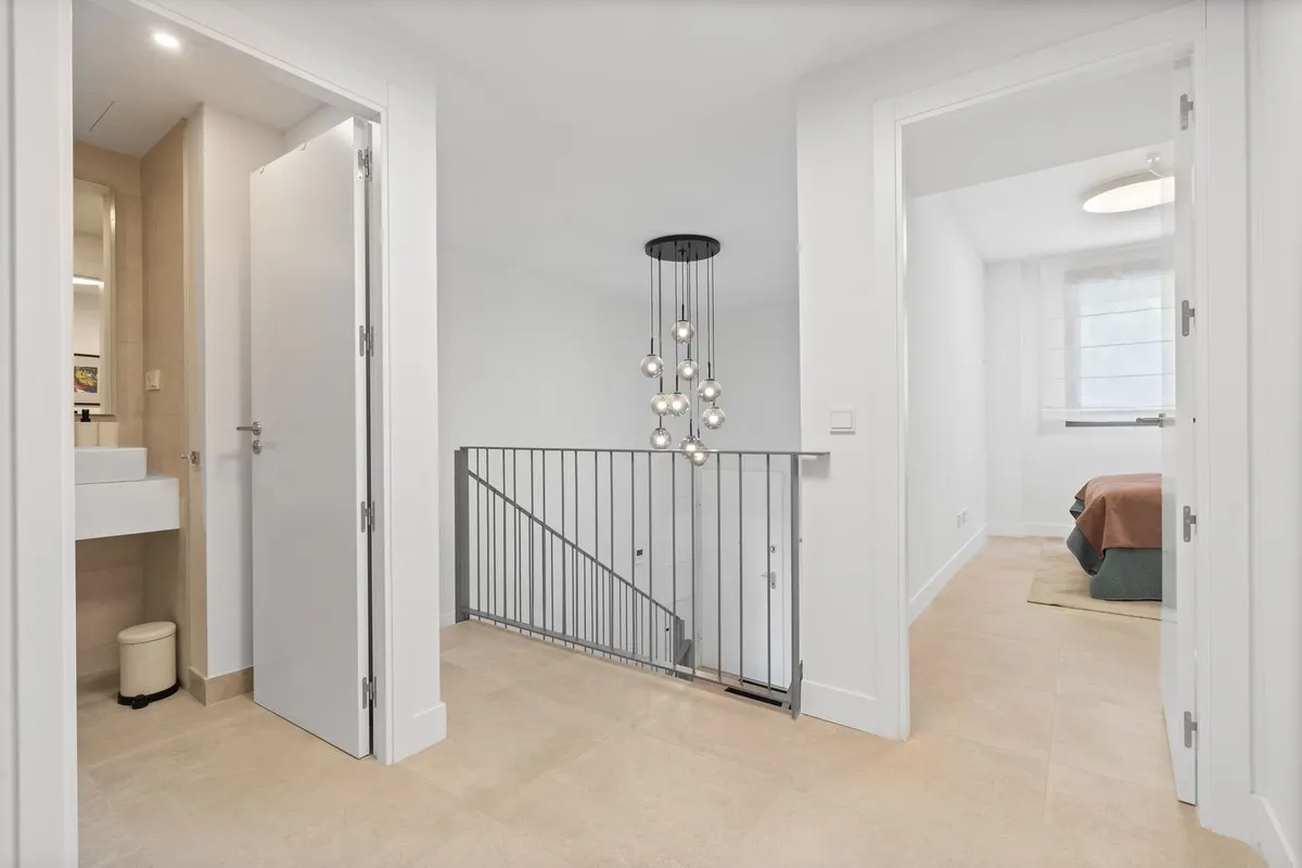 f37b58e5-75bc-42b8-bd97-e74015d75756