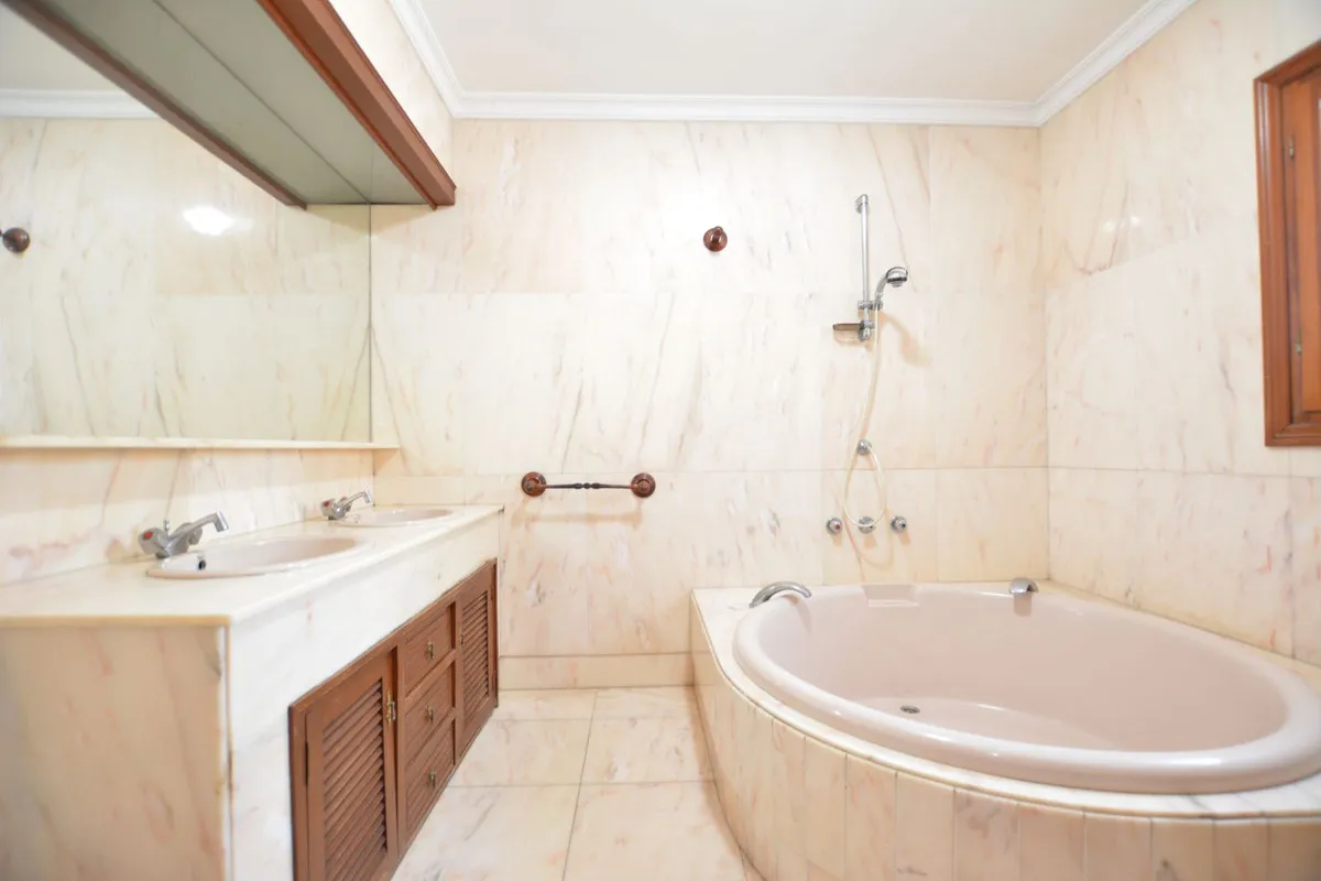 3aa03803-4940-401e-b1bb-3e6f63ddfdf1