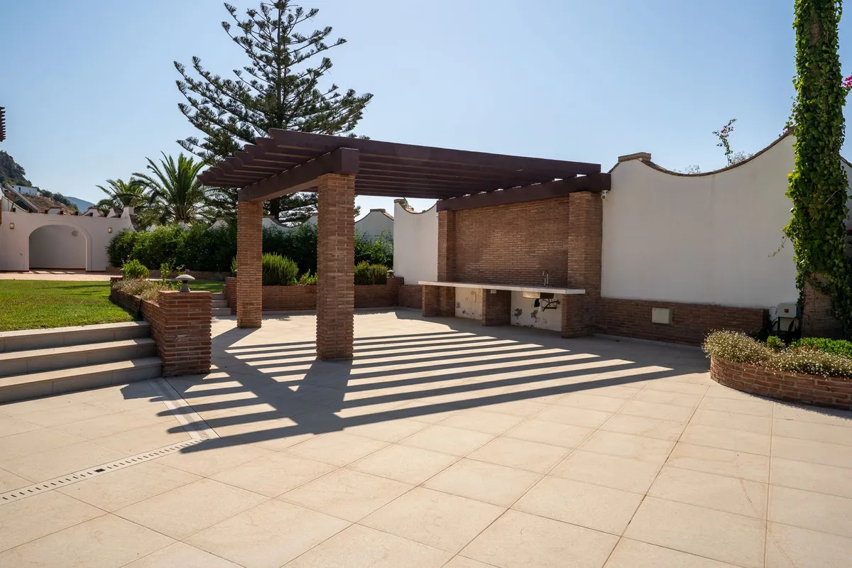 1ef25694-25c7-4b33-b872-5084d40d8596