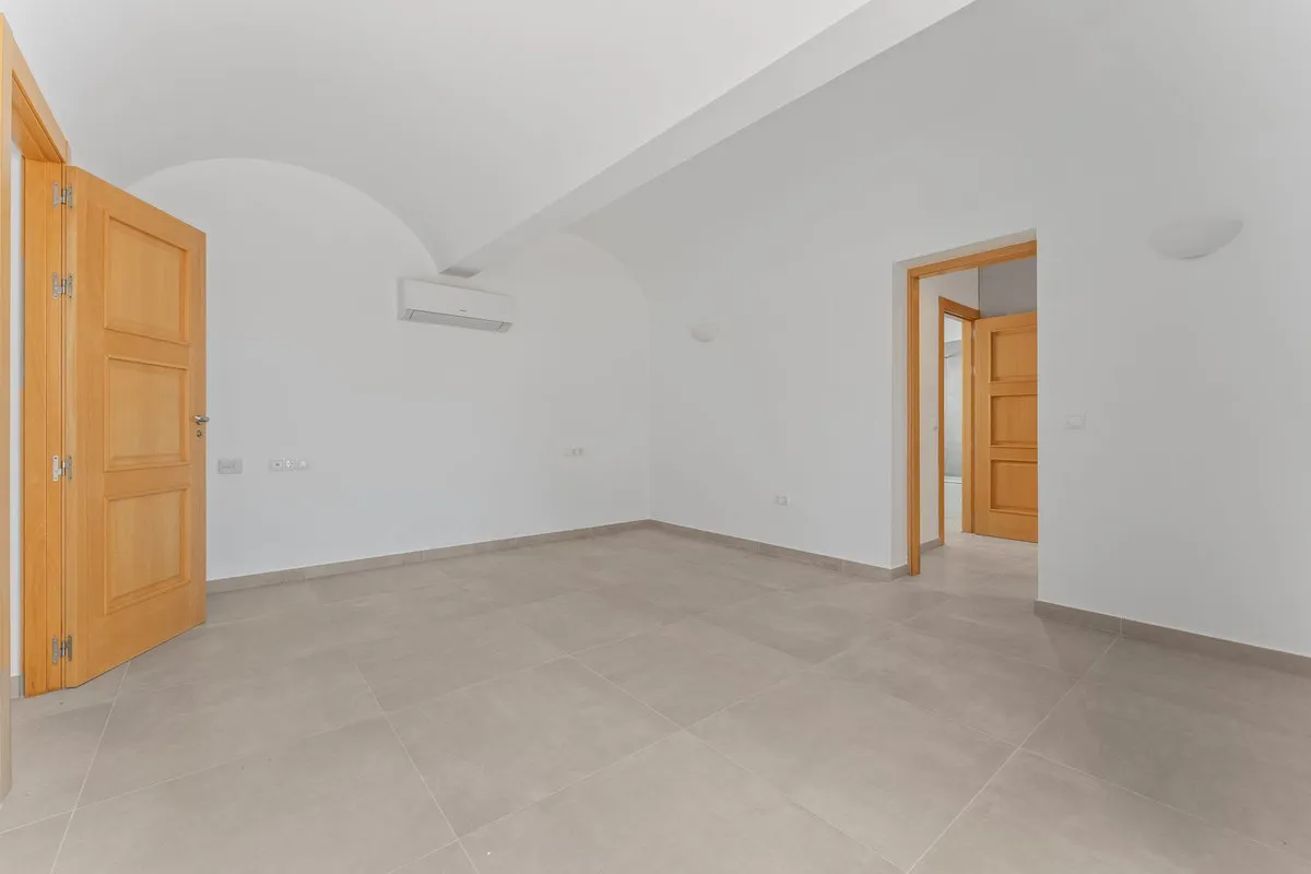 200d52e4-d04e-4388-bf82-30b56a01c7d2