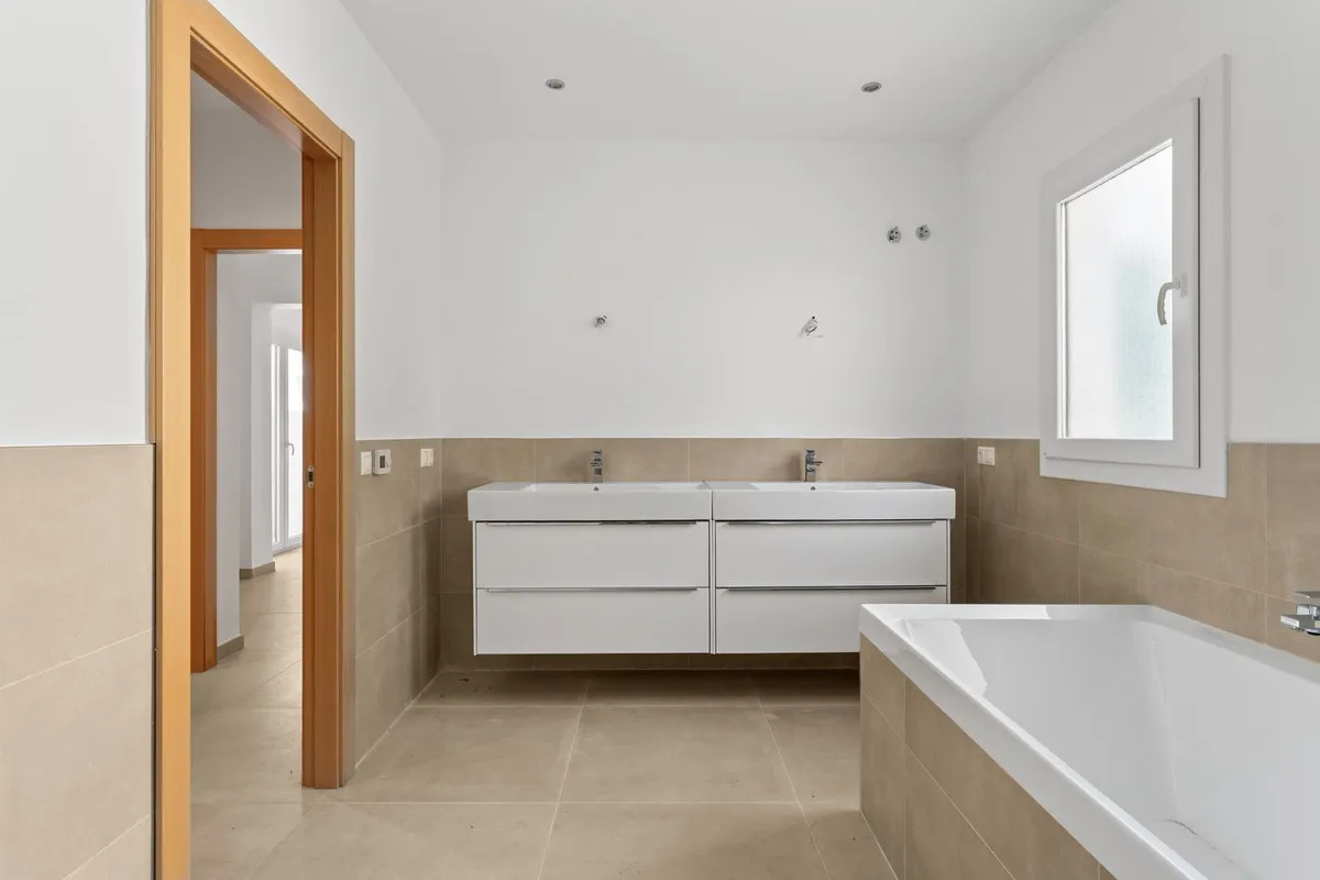 aac1fb72-3f0a-42fe-bf0c-4659f3877656