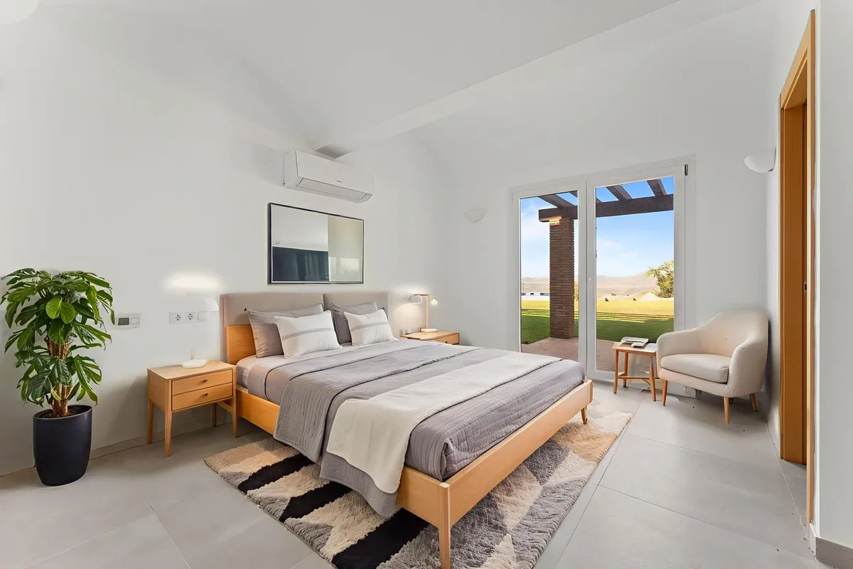 d5a9b81e-76d9-4180-be92-46442efcd0e2