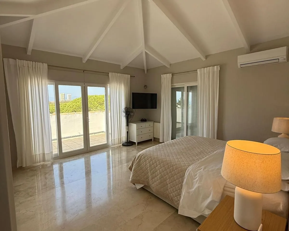 99548398-cf3f-4cee-b744-2c7472e4efd3