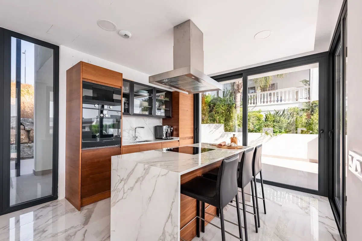 4d8fdfb0-7cc4-4ddd-967a-c91120954d5a