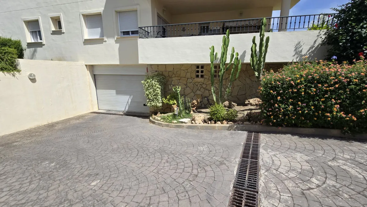 33514538-c706-49c8-825c-454e8163f4bb