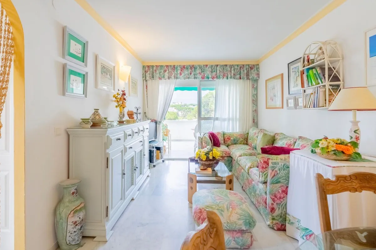 804d83e2-6d93-443d-ae99-f329b8ca322d