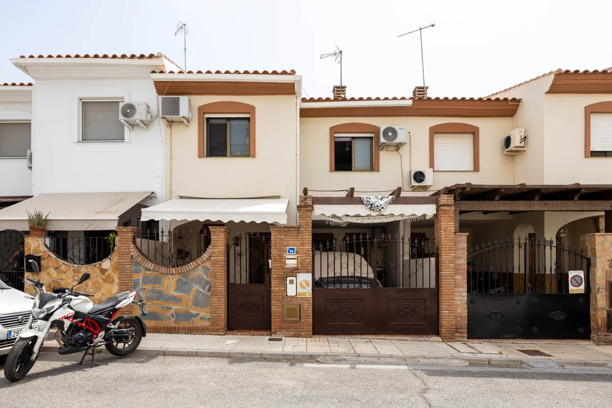 f6a8dd33-7dfb-4a45-a9c1-ec205b4b9a11