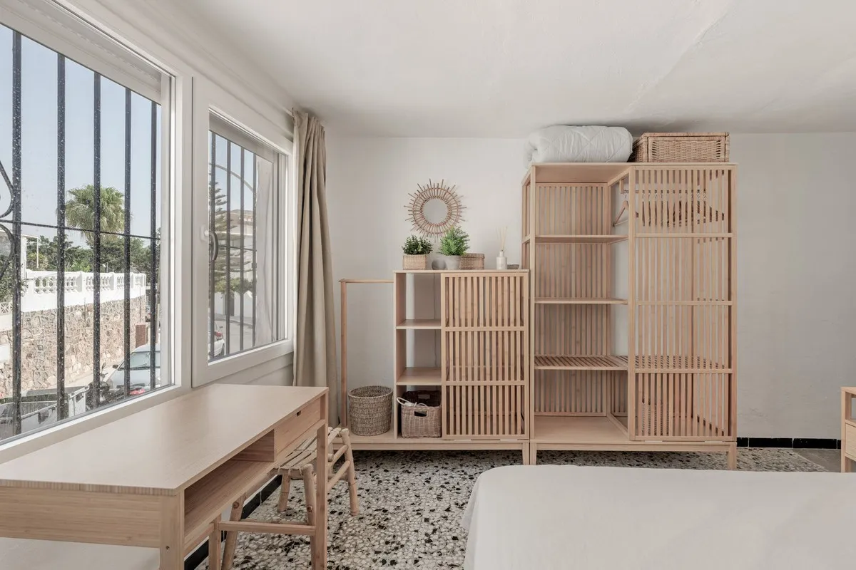 4c3180a2-fc43-4806-9c81-2fdbb51ab7d2