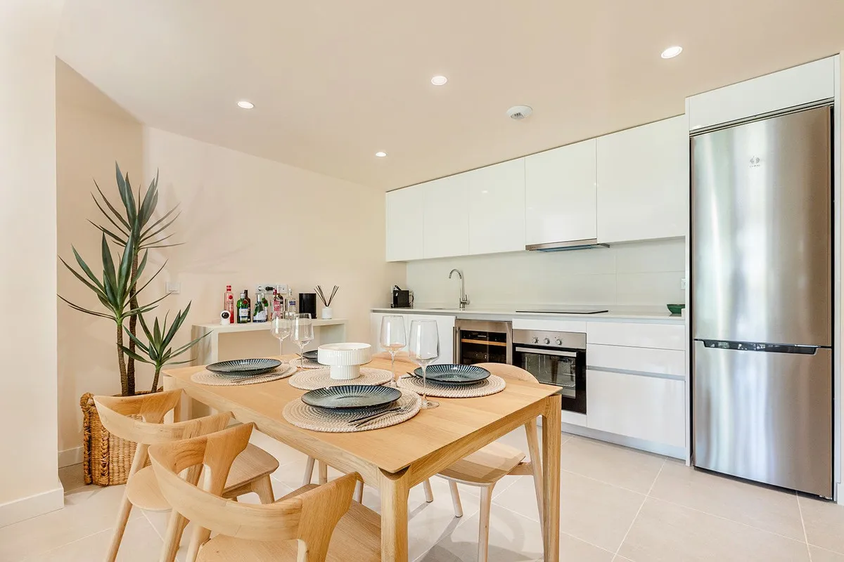 8ce8c384-dcf7-4628-bcfc-e3a5e307462a