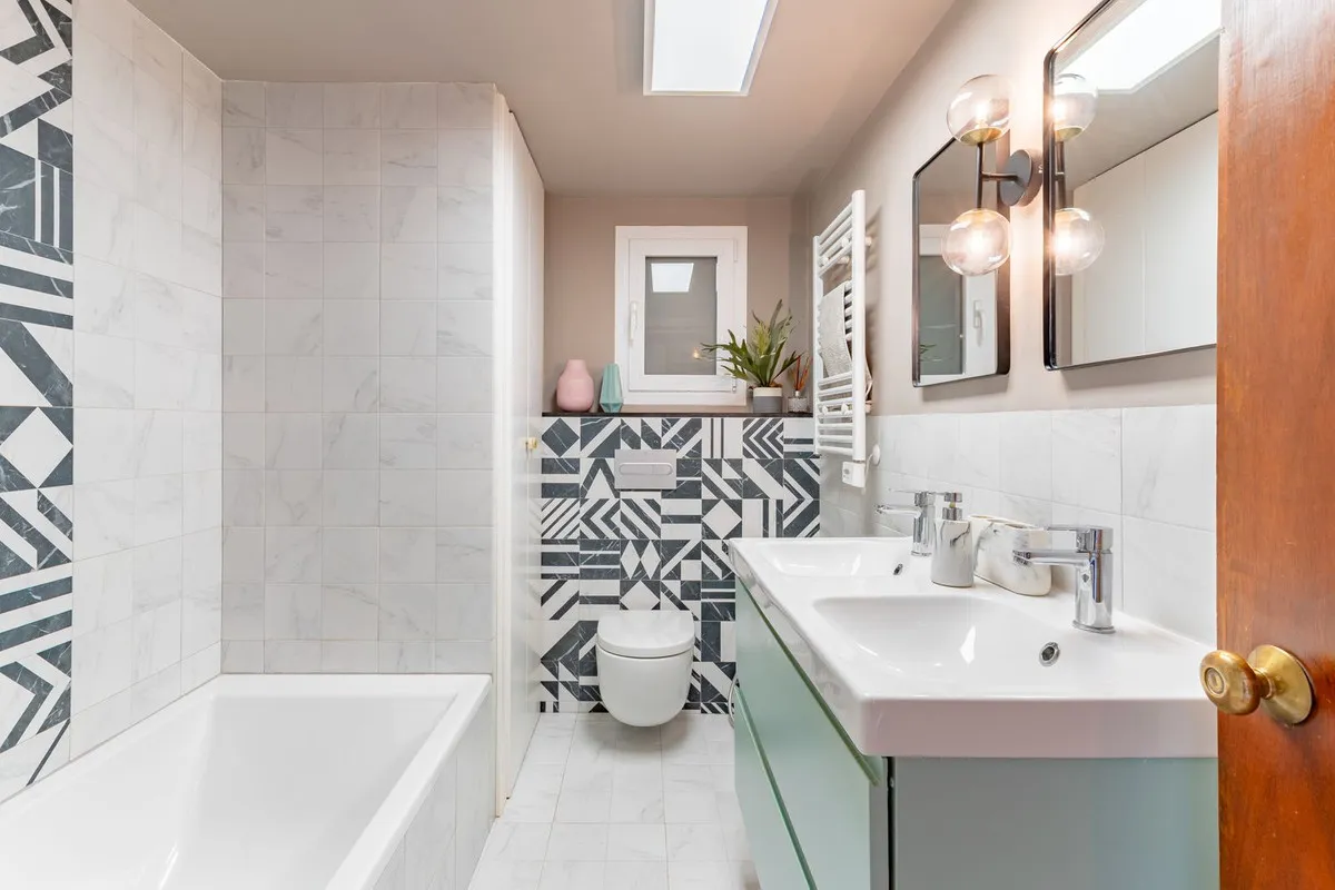 dc9b84f4-d428-43e0-98c5-7db664147523