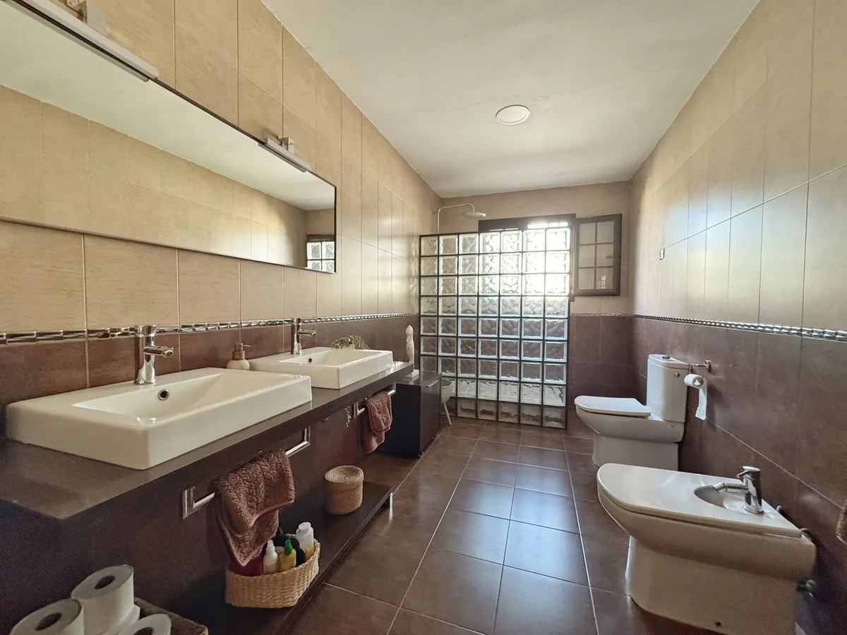 a8109502-6baa-4280-a0a5-f4951a812695