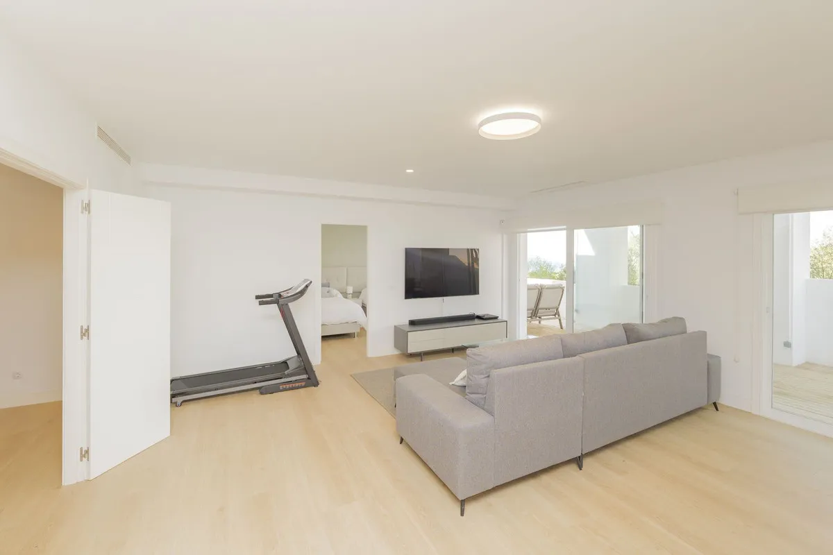 109a590c-9d05-42eb-bb04-ffdcbc6e33c4